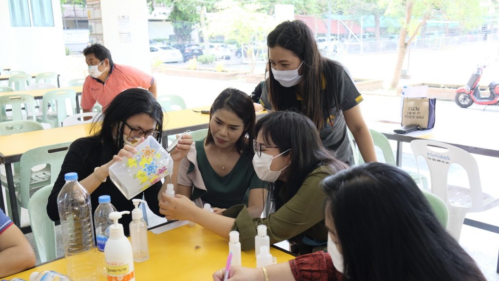 โครงการ การทำเจลล้างมืออนามัยเพื่อการป้องกันเชื้อโรค “ประชาคมปทุมวันร่วมใจ ผลิตเจลอนามัยต้านภัย COVID-19”