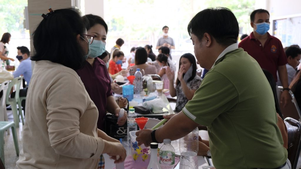 โครงการ การทำเจลล้างมืออนามัยเพื่อการป้องกันเชื้อโรค “ประชาคมปทุมวันร่วมใจ ผลิตเจลอนามัยต้านภัย COVID-19”