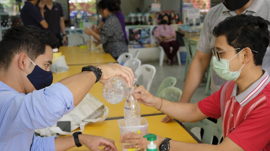 โครงการ การทำเจลล้างมืออนามัยเพื่อการป้องกันเชื้อโรค “ประชาคมปทุมวันร่วมใจ ผลิตเจลอนามัยต้านภัย COVID-19”