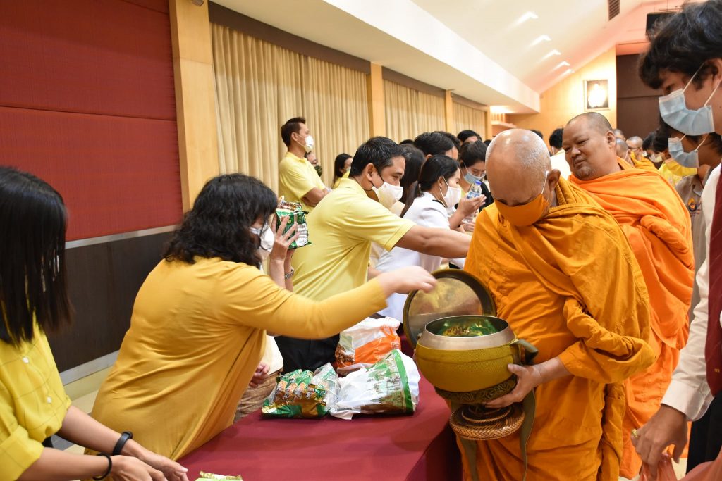 ภาพกิจกรรมพิธีบำเพ็ญกุศลและพิธีน้อมรำลึกเนื่องในวันคล้ายวันสวรรคตพระบาทสมเด็จพระบรมชนกาธิเบศร มหาภูมิพลอดุลยเดชมหาราช บรมนาถบพิตร (รัชกาลที่ 9)