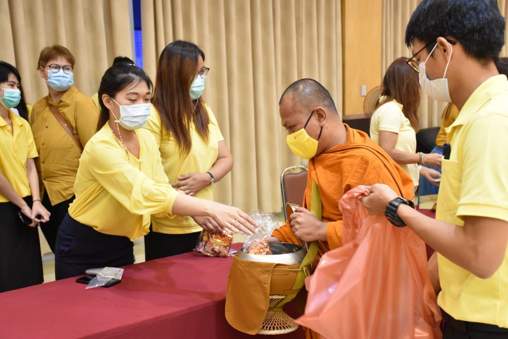 ภาพกิจกรรมพิธีบำเพ็ญกุศลและพิธีน้อมรำลึกเนื่องในวันคล้ายวันสวรรคตพระบาทสมเด็จพระบรมชนกาธิเบศร มหาภูมิพลอดุลยเดชมหาราช บรมนาถบพิตร (รัชกาลที่ 9)