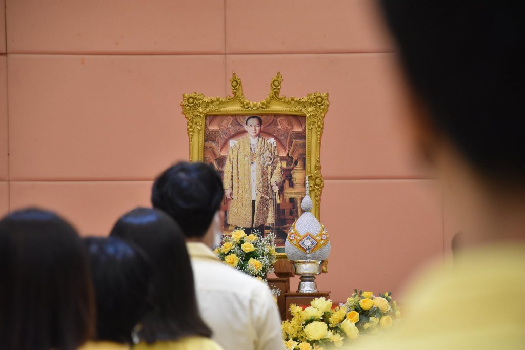 ภาพกิจกรรมพิธีบำเพ็ญกุศลและพิธีน้อมรำลึกเนื่องในวันคล้ายวันสวรรคตพระบาทสมเด็จพระบรมชนกาธิเบศร มหาภูมิพลอดุลยเดชมหาราช บรมนาถบพิตร (รัชกาลที่ 9)