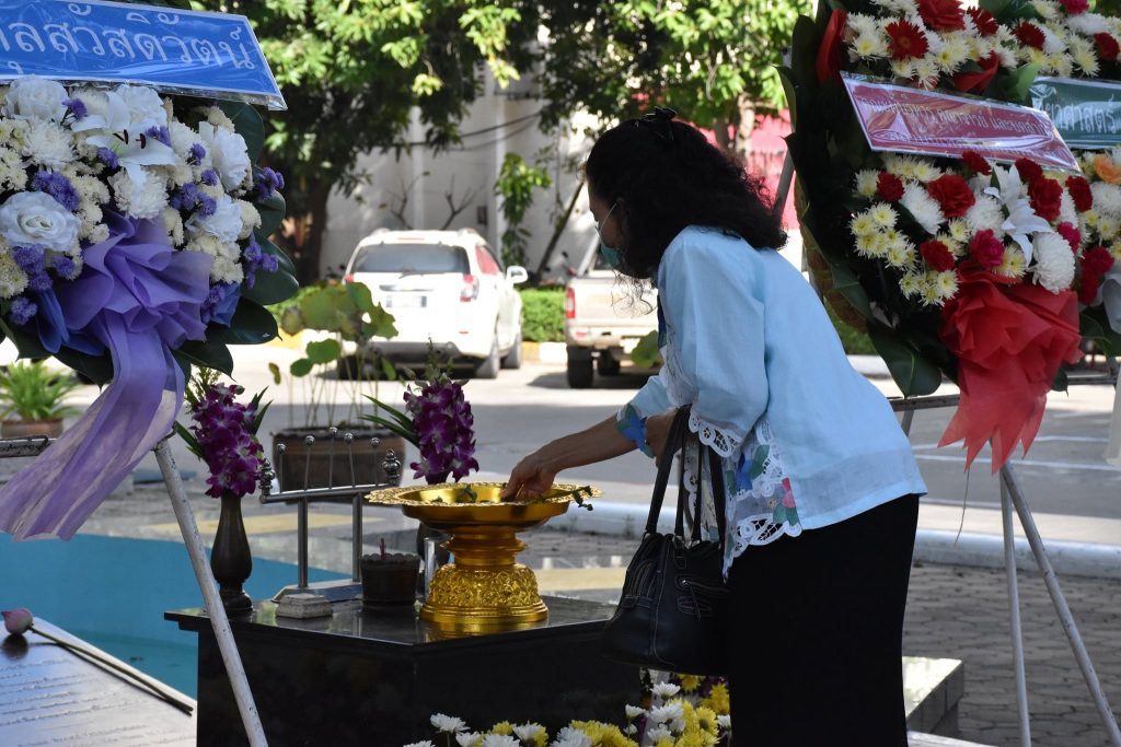 พิธีวางพวงมาลาสมเด็จพระเจ้าบรมวงศ์เธอกรมพระสวัสดิวัดนวิศิษฎ์