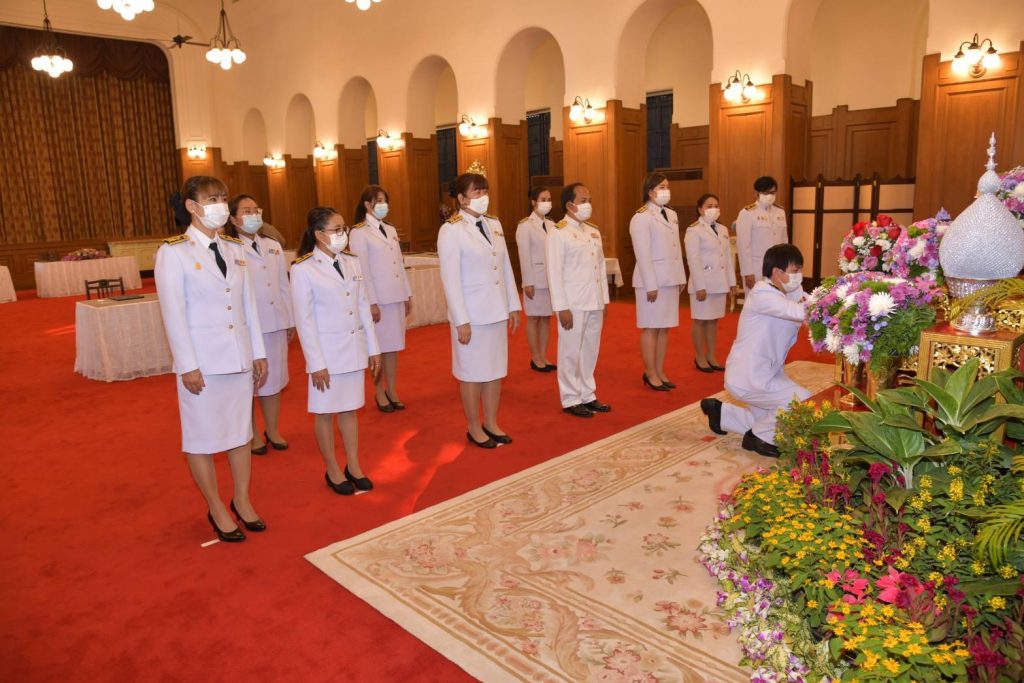 ชาวสถาบันเทคโนโลยีปทุมวัน ลงนามถวายพระพร 'กรมสมเด็จพระเทพฯ' ให้หายจากพระอาการประชวร