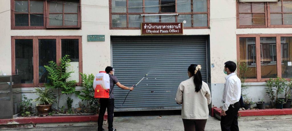 เขตปทุมวันและสาธารณสุข แนะนำด้านการทำความสะอาดและพ่นยาฆ่าเชื้อภายใน สทป.