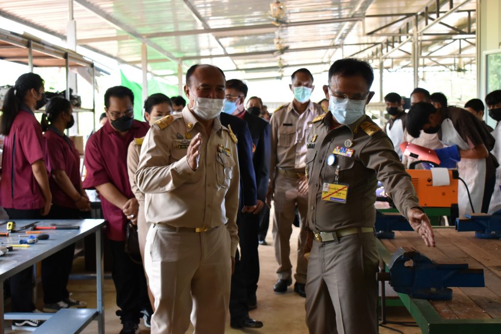 องคมนตรีเปิดอาคารปฏิบัติการฐานสมรรถนะวิชาชีพ ศูนย์การเรียนกาญจบุรี สถาบันเทคโนโลยีปทุมวัน