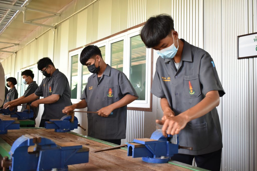 องคมนตรีเปิดอาคารปฏิบัติการฐานสมรรถนะวิชาชีพ ศูนย์การเรียนกาญจบุรี สถาบันเทคโนโลยีปทุมวัน