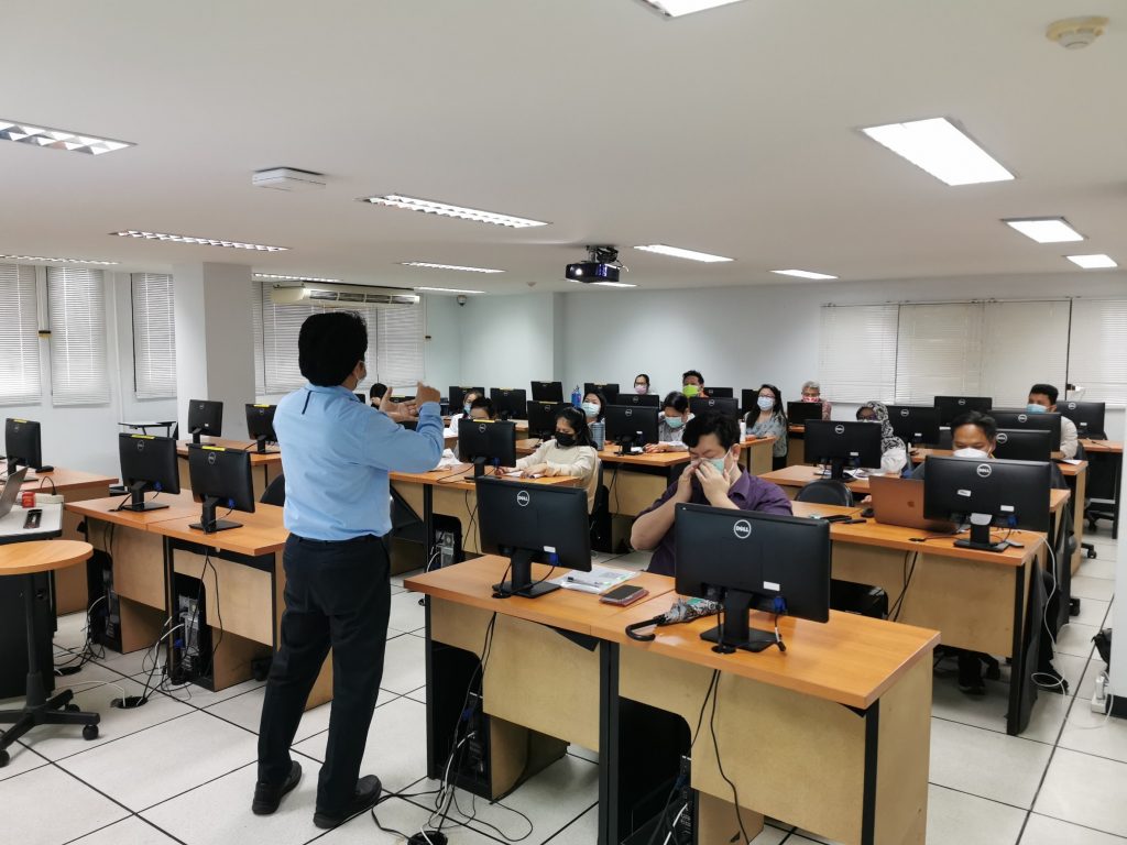 ศูนย์ภาษาและคอมพิวเตอร์จัดอบรมโครงการ Upskill & Reskill ด้านเทคโนโลยีดิจิทัลสำหรับบุคลากรและนักศึกษา หลักสูตร Data Visualization with Power BI