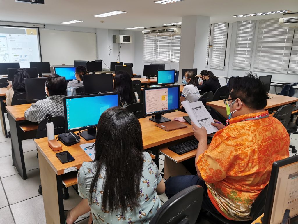 ศูนย์ภาษาและคอมพิวเตอร์จัดอบรมโครงการ Upskill & Reskill ด้านเทคโนโลยีดิจิทัลสำหรับบุคลากรและนักศึกษา หลักสูตร Data Visualization with Power BI