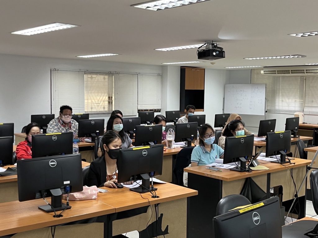 ศูนย์ภาษาและคอมพิวเตอร์จัดอบรมโครงการ Upskill & Reskill ด้านเทคโนโลยีดิจิทัลสำหรับบุคลากรและนักศึกษา หลักสูตร Data Visualization with Power BI