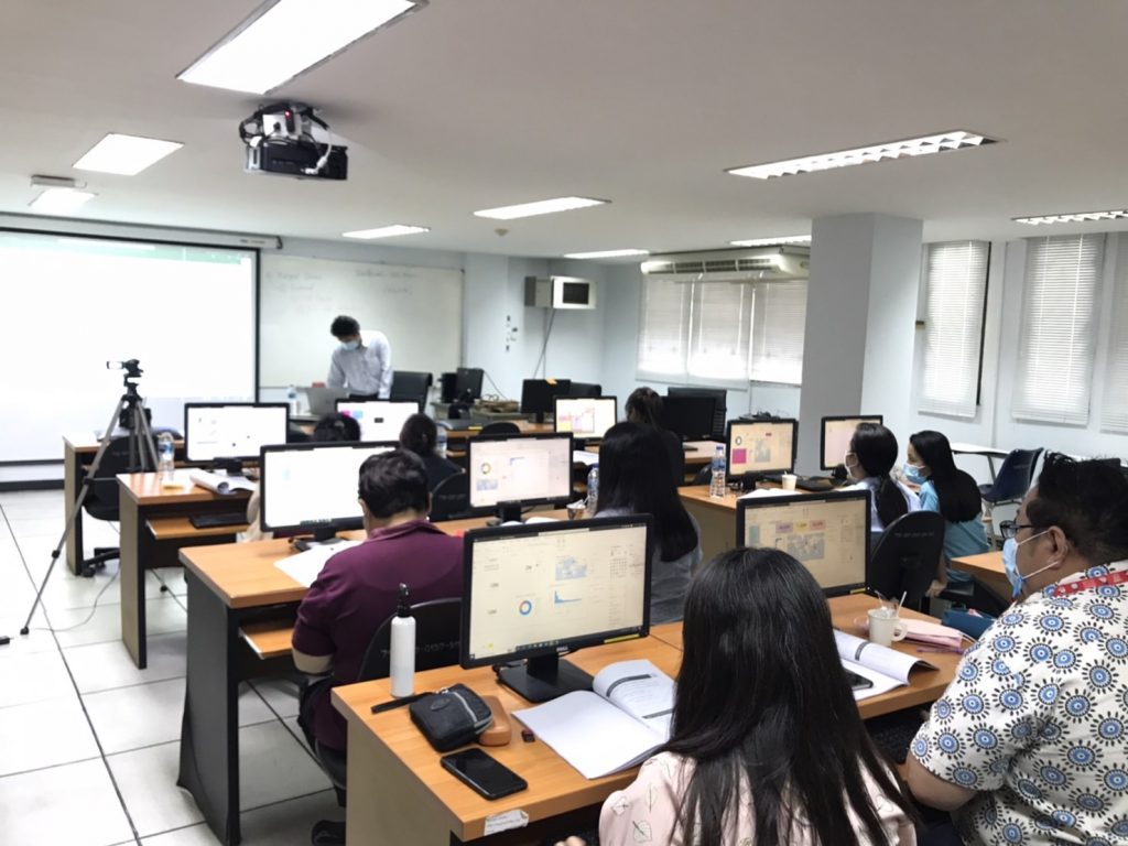 ศูนย์ภาษาและคอมพิวเตอร์จัดอบรมโครงการ Upskill & Reskill ด้านเทคโนโลยีดิจิทัลสำหรับบุคลากรและนักศึกษา หลักสูตร Data Visualization with Power BI