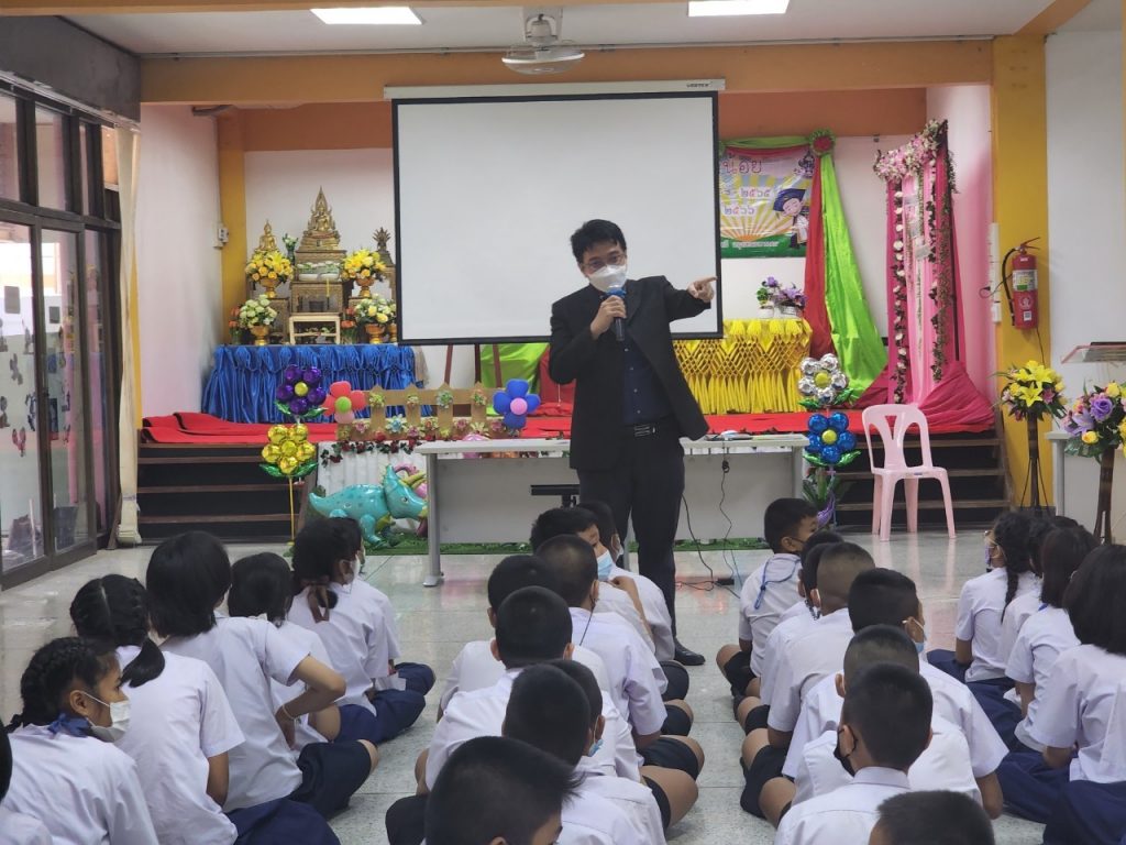 บุคลากรสาขาวิศวกรรมซอฟต์เเวร์เเละระบบสารสนเทศ เเละอาจารย์จากคณะวิทยาศาสตร์เเละเทคโนโลยี ร่วมกันจัดกิจกรรมจิตอาสา เพิ่อบริการวิชาการเเก่ชุมชน