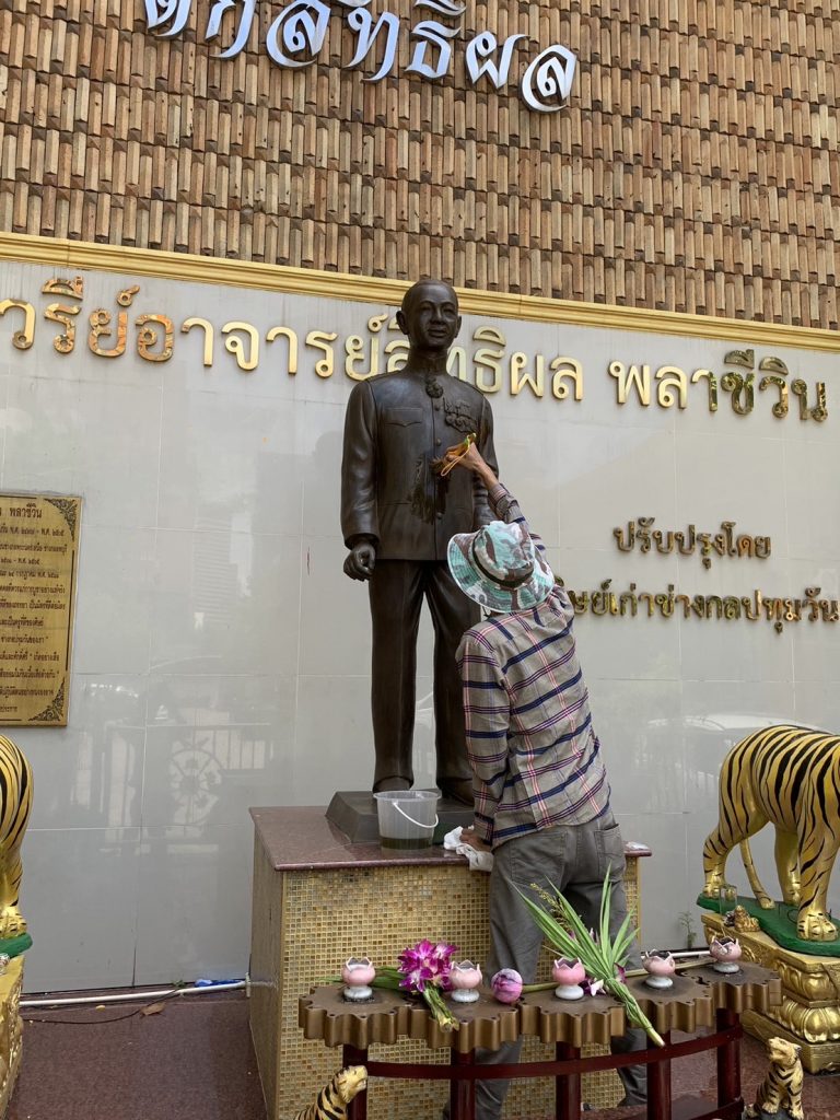 กรมศิลปากรบูรณะอนุสาวรีย์และรูปปั้นบุคคลสำคัญ สทป.เตรียมงานวันสถาปนาและพิธีรับปริญญา 2566