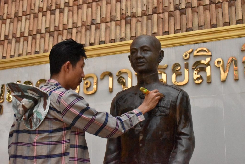 กรมศิลปากรบูรณะอนุสาวรีย์และรูปปั้นบุคคลสำคัญ สทป.เตรียมงานวันสถาปนาและพิธีรับปริญญา 2566