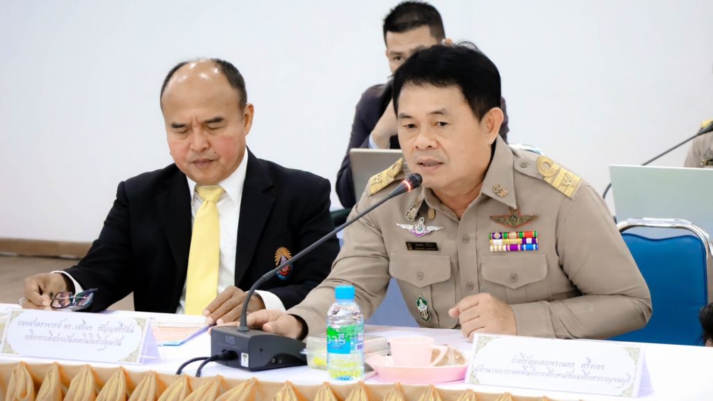 องคมนตรี ร่วมประชุมโครงการกองทุนการศึกษาและโรงเรียนเครือข่ายฯ กาญจนบุรีและสุพรรณบุรี