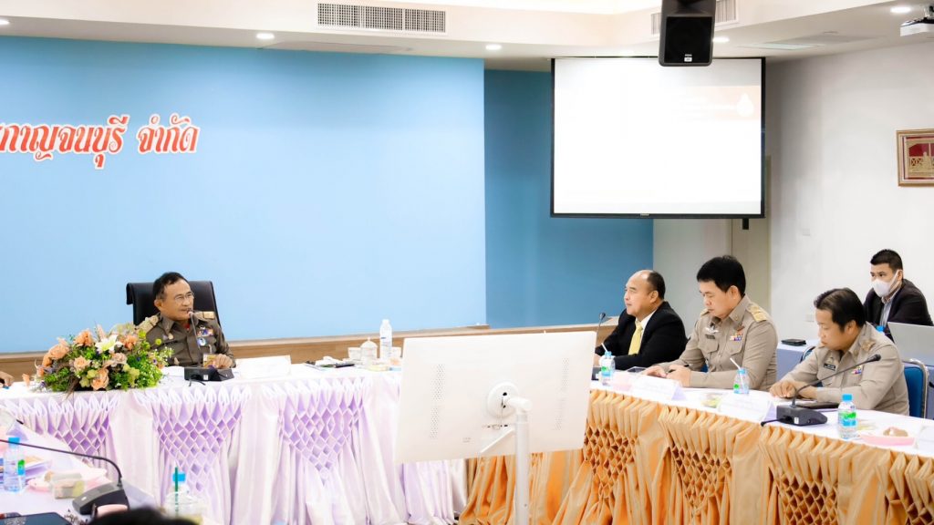 องคมนตรี ร่วมประชุมโครงการกองทุนการศึกษาและโรงเรียนเครือข่ายฯ กาญจนบุรีและสุพรรณบุรี