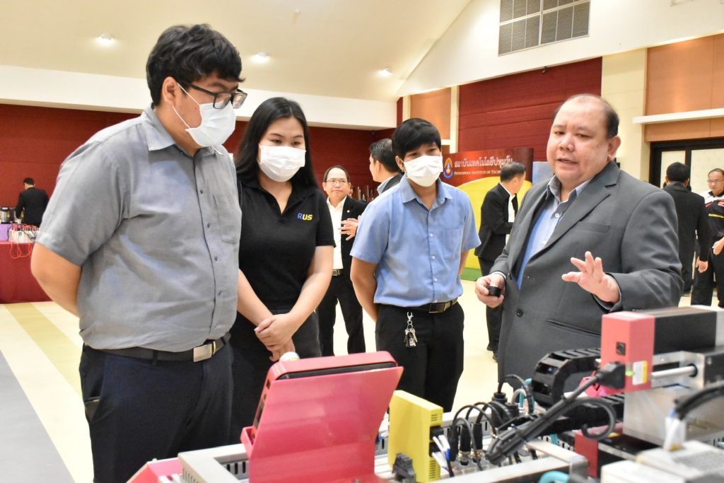 สทป.จัดพิธีลงนามจัดแข่งขันการควบคุมหุ่นยนต์เทคโนโลยีอุตสาหกรรม 4.0 ร่วมกับสถาบันเทคโนโลยีชั้นนำของไทย