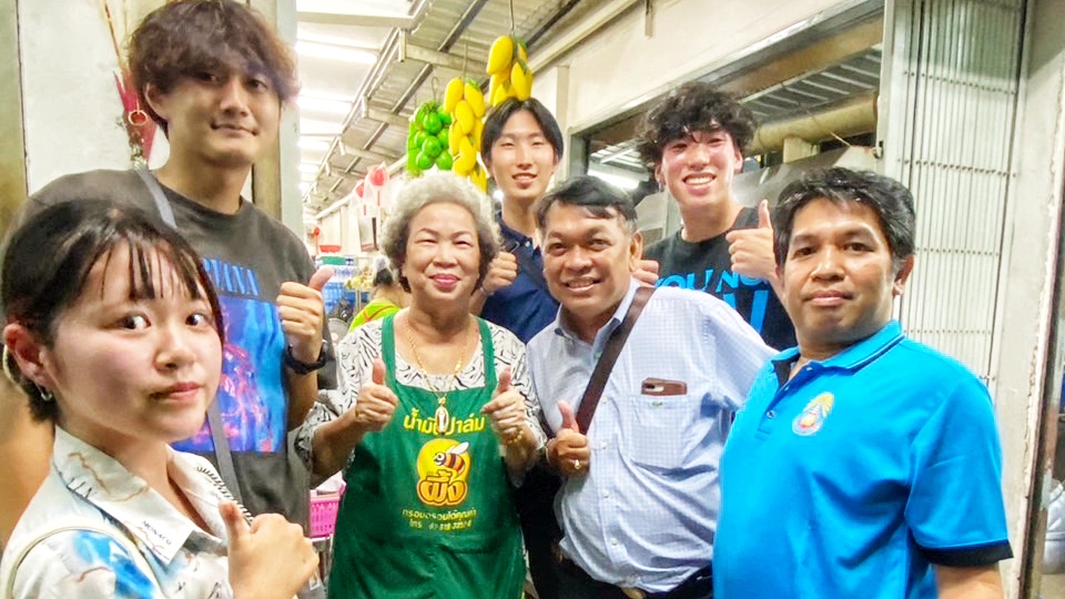 สทป.นำนักศึกษาแลกเปลี่ยนสัมผัส Soft Power ด้านอาหารไทย ย่านบรรทัดทอง