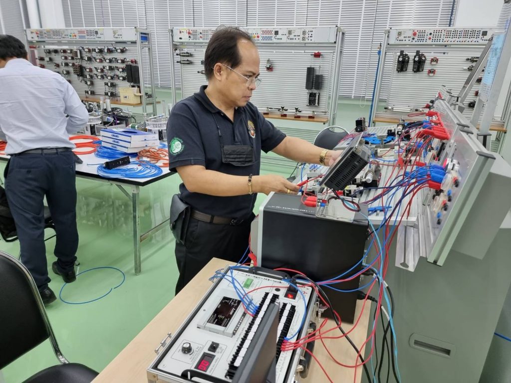 อบรม “การควบคุมไฮดรอลิกส์และนิวเมติกไฟฟ้าด้วย PLC – HMI”