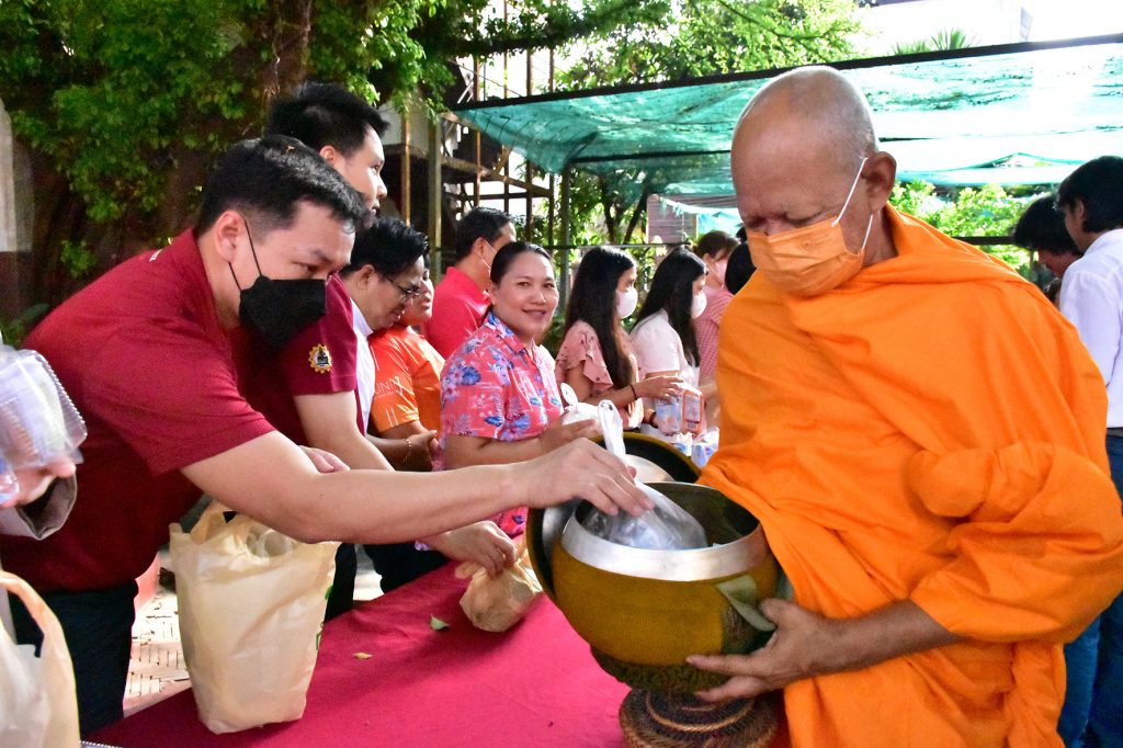 วศ.สทป. จัดกิจกรรมตักบาตรแด่พระภิกษุสงฆ์ ประจำเดือนกุมภาพันธ์ 2567