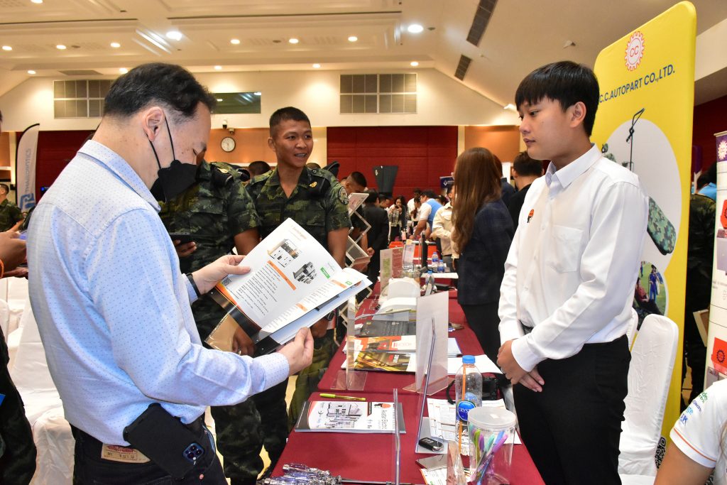 ศ.ดร.ศุภชัย ปทุมนากุล รองปลัดอว. เป็นประธานเปิดงานปทุมวันโมเดล “มีงานทำ มีรายได้ มีวุฒิ มีอนาคต”