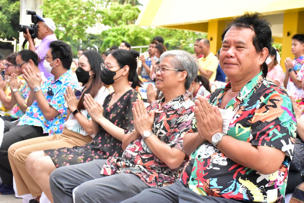 สทป. สืบสานวัฒนธรรมไทย จัดกิจกรรมมุทิตาจิตและรดน้ำขอพรอดีตอาจารย์อาวุโสและผู้สูงอายุ 2567