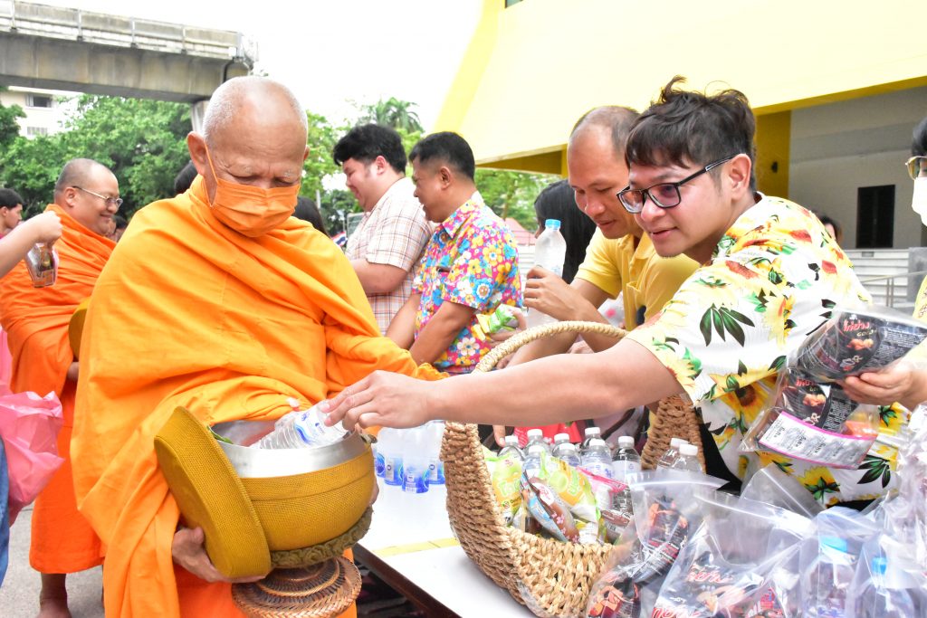 สทป. สืบสานวัฒนธรรมไทย จัดกิจกรรมมุทิตาจิตและรดน้ำขอพรอดีตอาจารย์อาวุโสและผู้สูงอายุ 2567