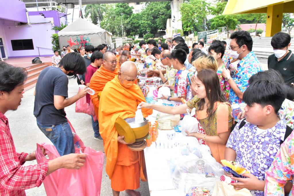 สทป. สืบสานวัฒนธรรมไทย จัดกิจกรรมมุทิตาจิตและรดน้ำขอพรอดีตอาจารย์อาวุโสและผู้สูงอายุ 2567