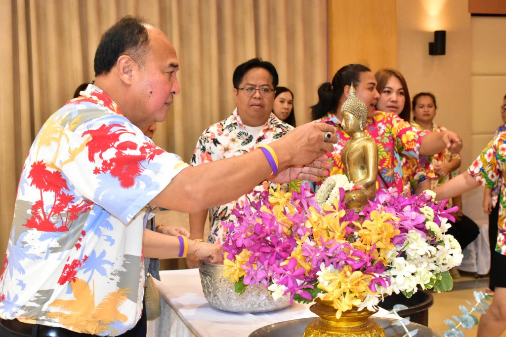 สทป. สืบสานวัฒนธรรมไทย จัดกิจกรรมมุทิตาจิตและรดน้ำขอพรอดีตอาจารย์อาวุโสและผู้สูงอายุ 2567