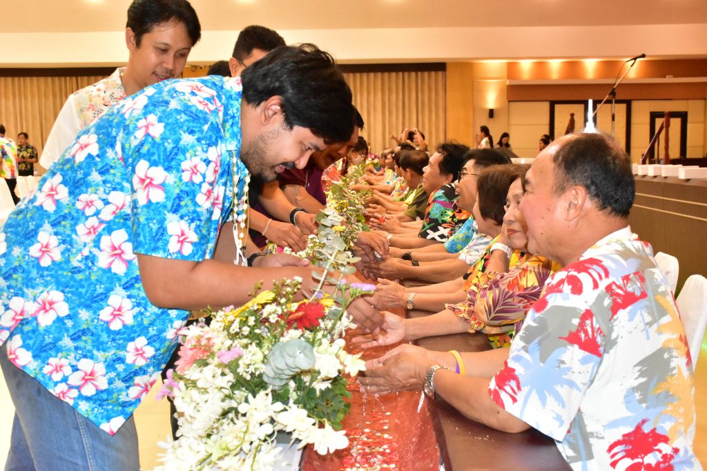 สทป. สืบสานวัฒนธรรมไทย จัดกิจกรรมมุทิตาจิตและรดน้ำขอพรอดีตอาจารย์อาวุโสและผู้สูงอายุ 2567