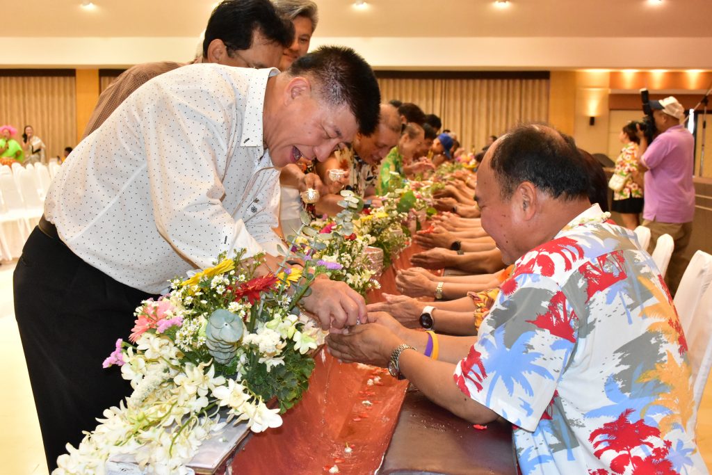 สทป. สืบสานวัฒนธรรมไทย จัดกิจกรรมมุทิตาจิตและรดน้ำขอพรอดีตอาจารย์อาวุโสและผู้สูงอายุ 2567