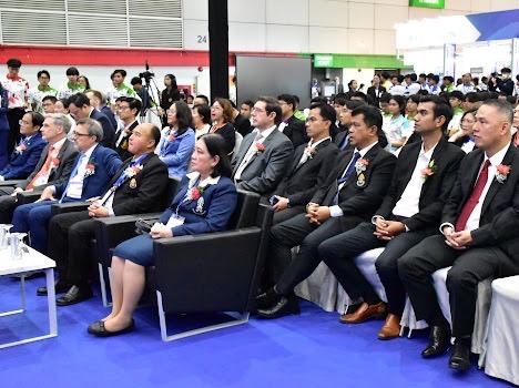 สมเด็จพระกนิษฐาธิราชเจ้า กรมสมเด็จพระเทพรัตนราชสุดาฯ สยามบรมราชกุมารี พระราชทานถ้วยรางวัล ฯ การแข่งขันควบคุมหุ่นยนต์และระบบอัตโนมัติด้วยเทคโนโลยีอุตสาหกรรม 4.0 ครั้งที่ 3