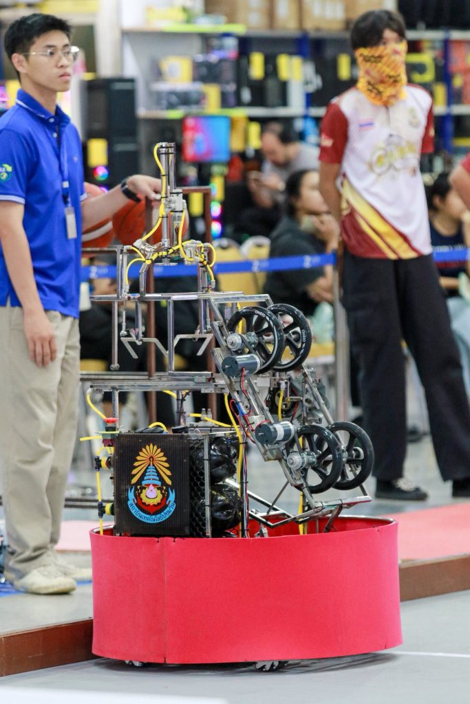 GOLD GEAR และ Mechatronics 1 ทะยานสู่รอบชิงชนะเลิศ ในการแข่งขันหุ่นต์ ส.ส.ท.68