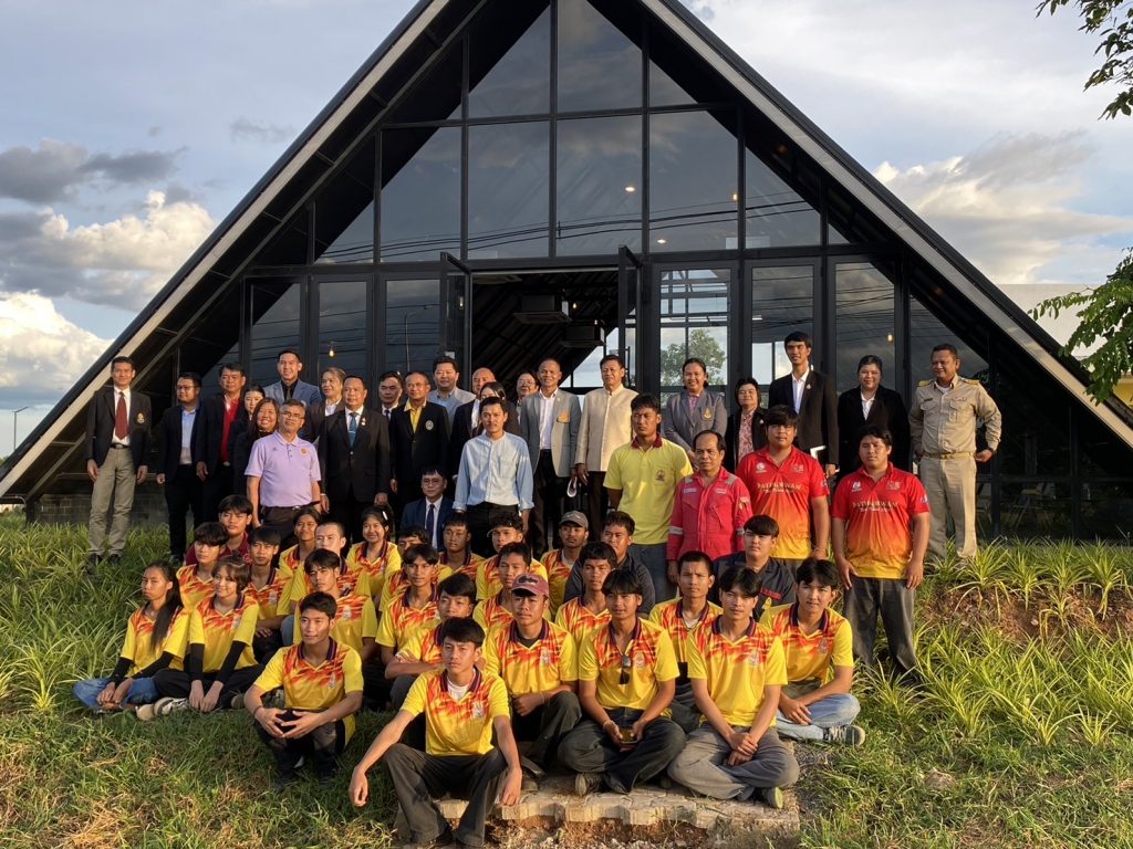 องคมนตรี ตรวจเยี่ยมและติดตามผลการจัดการศึกษาวิชาชีพ ศูนย์การเรียนฯ