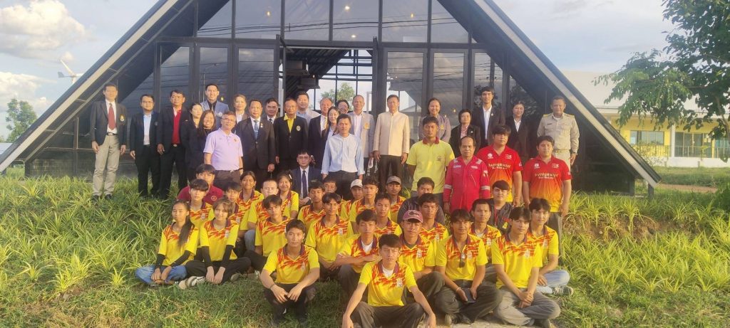 องคมนตรี ตรวจเยี่ยมและติดตามผลการจัดการศึกษาวิชาชีพ ศูนย์การเรียนฯ