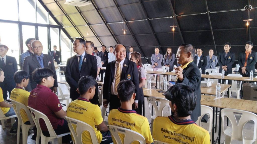องคมนตรี ตรวจเยี่ยมและติดตามผลการจัดการศึกษาวิชาชีพ ศูนย์การเรียนฯ