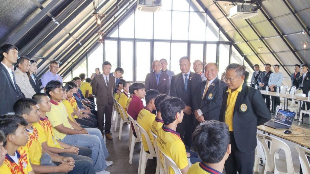 องคมนตรี ตรวจเยี่ยมและติดตามผลการจัดการศึกษาวิชาชีพ ศูนย์การเรียนฯ