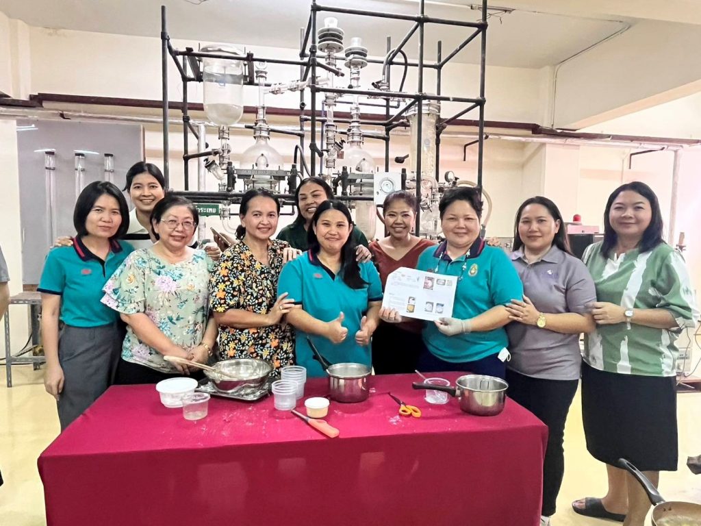 วศ.หลักสูตรวิศวกรรมกระบวนการเคมีและสิ่งแวดล้อม จัดกิจกรรมส่งเสริมศิลปวัฒนธรรม “เพิ่มคุณค่าขนมไทยด้วยสมุนไพรพื้นบ้าน”
