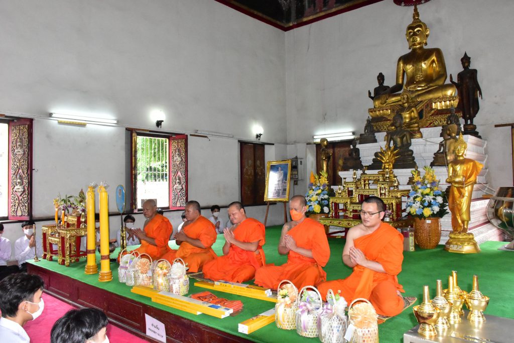 สถาบันเทคโนโลยีปทุมวันจัดกิจกรรมถวายเทียนพรรษา สืบสานประเพณีอันดีงาม ประจำปี 2568