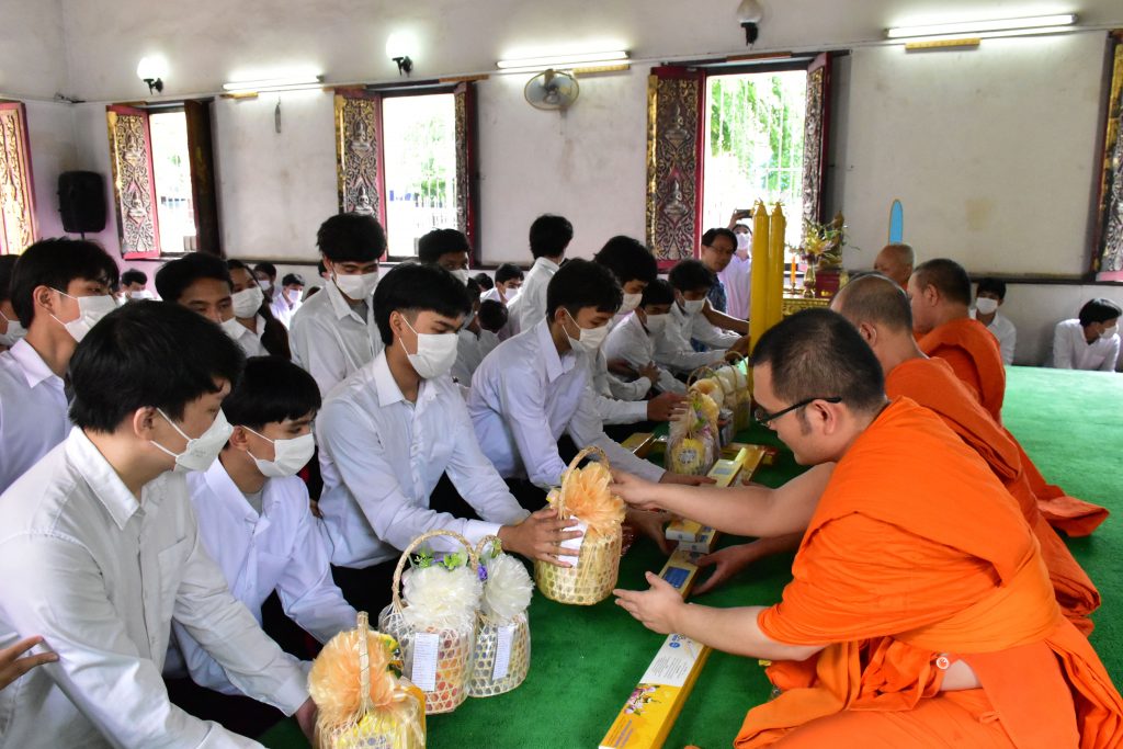 สถาบันเทคโนโลยีปทุมวันจัดกิจกรรมถวายเทียนพรรษา สืบสานประเพณีอันดีงาม ประจำปี 2568