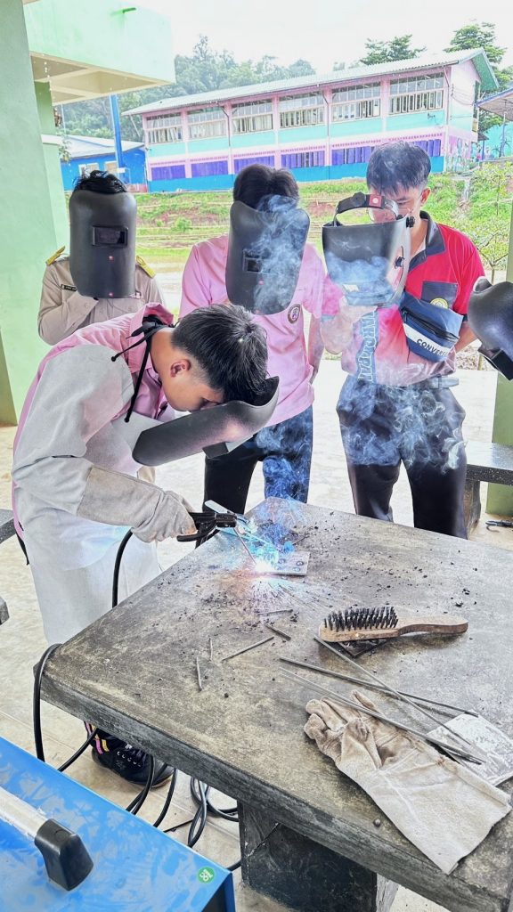 วศ. จัดอบรมพัฒนาทักษะวิชาช่าง แก่โรงเรียนขยายโอกาสในพื้นที่ทองผาภูมิ กาญจนบุรี