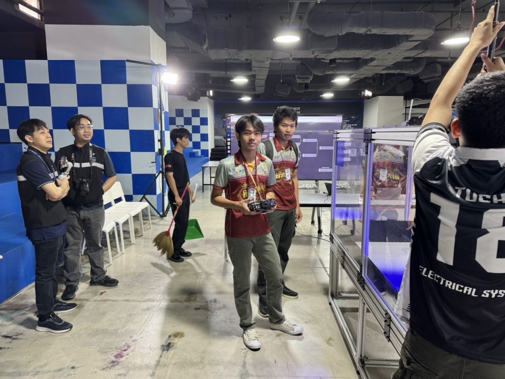 ทีมปทุมวันเข้ารอบ 8 ทีมสุดท้ายการแข่งขันหุ่นยนต์Zeer Battle Robot Championship 2025