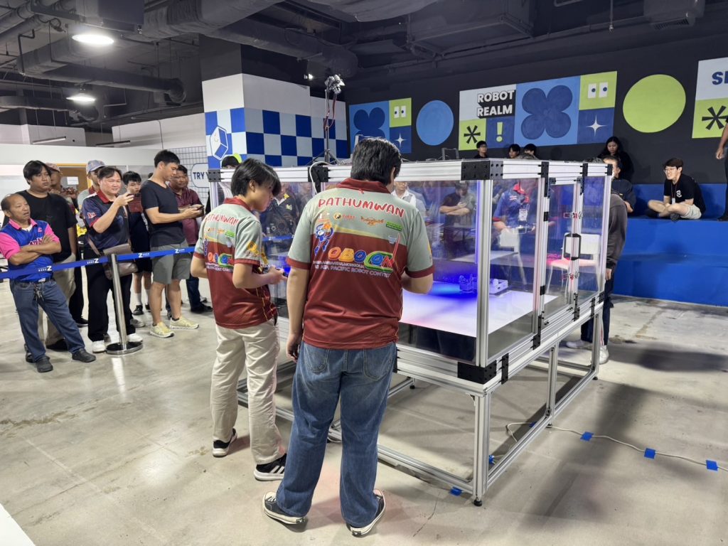 ทีมปทุมวันเข้ารอบ 8 ทีมสุดท้ายการแข่งขันหุ่นยนต์Zeer Battle Robot Championship 2025