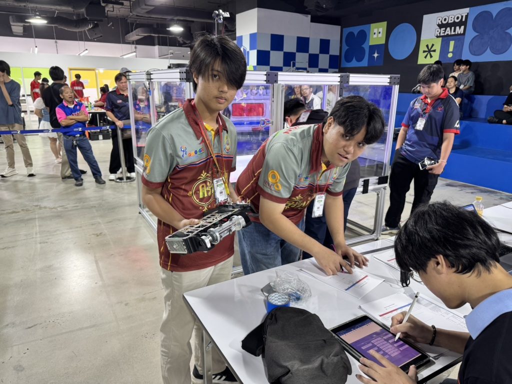 ทีมปทุมวันเข้ารอบ 8 ทีมสุดท้ายการแข่งขันหุ่นยนต์Zeer Battle Robot Championship 2025