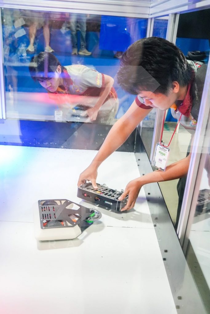 ทีมปทุมวันเข้ารอบ 8 ทีมสุดท้ายการแข่งขันหุ่นยนต์Zeer Battle Robot Championship 2025