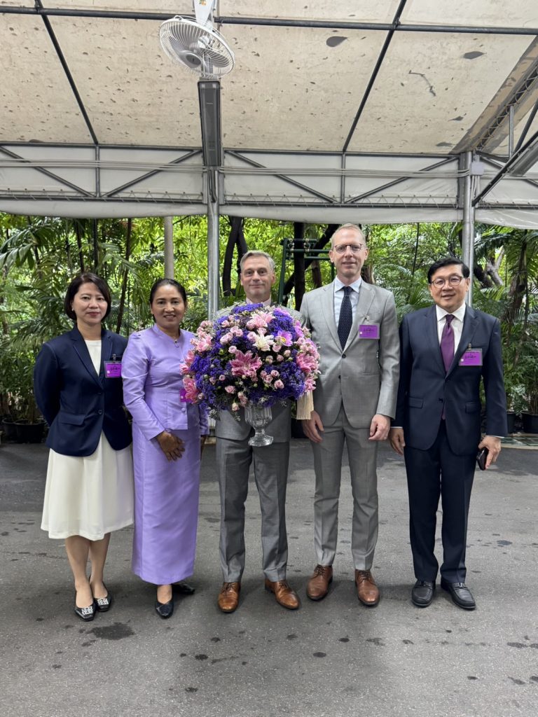อธิการบดีเข้าเฝ้าฯ สมเด็จพระกนิษฐาธิราชเจ้า กรมสมเด็จพระเทพรัตนราชสุดาฯ สยามบรมราชกุมารี