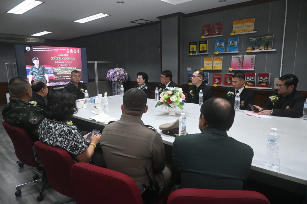 พลโท บุญสิน พาดกลาง บรรยายพิเศษและเสวนา หัวข้อ "เยาวชนไทยร่วมใจรักชาติ รักแผ่นดินและปลูกจิตสำนึก ด้านคุณธรรม จริยธรรม ความโปร่งใส เพื่อความมั่นคงของชาติ"