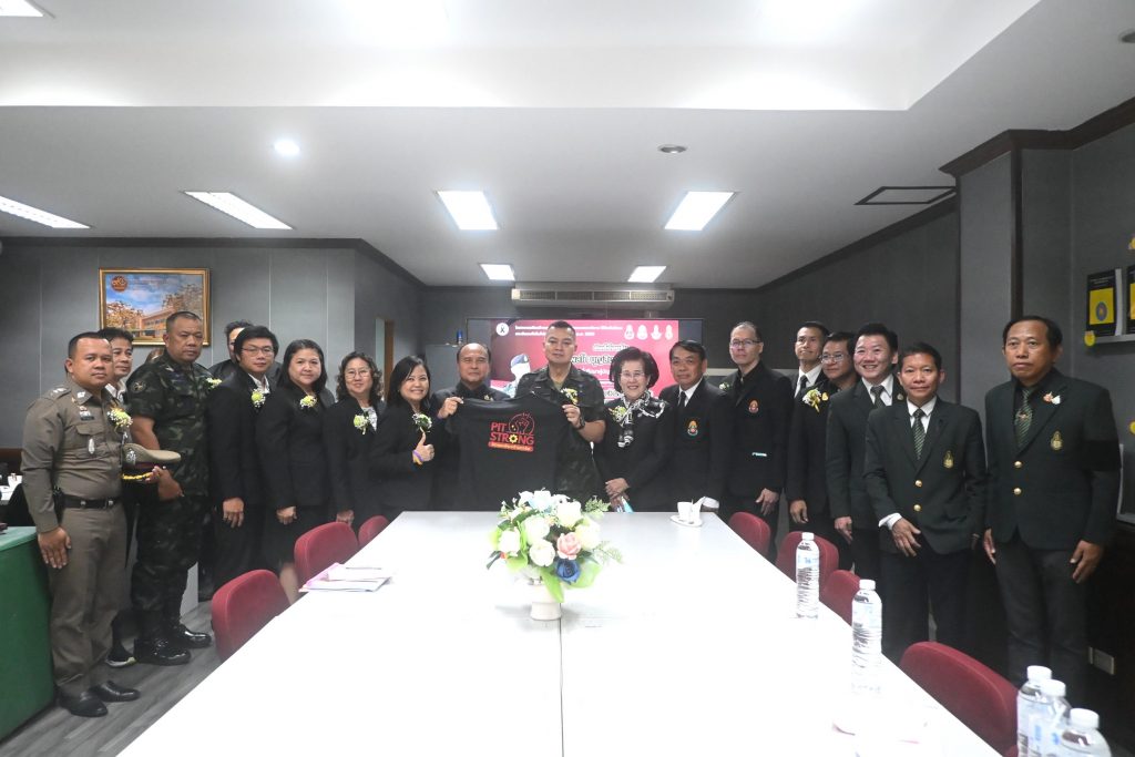 พลโท บุญสิน พาดกลาง บรรยายพิเศษและเสวนา หัวข้อ "เยาวชนไทยร่วมใจรักชาติ รักแผ่นดินและปลูกจิตสำนึก ด้านคุณธรรม จริยธรรม ความโปร่งใส เพื่อความมั่นคงของชาติ"