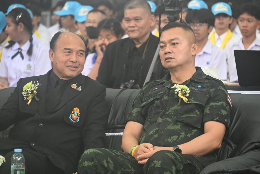 พลโท บุญสิน พาดกลาง บรรยายพิเศษและเสวนา หัวข้อ "เยาวชนไทยร่วมใจรักชาติ รักแผ่นดินและปลูกจิตสำนึก ด้านคุณธรรม จริยธรรม ความโปร่งใส เพื่อความมั่นคงของชาติ"