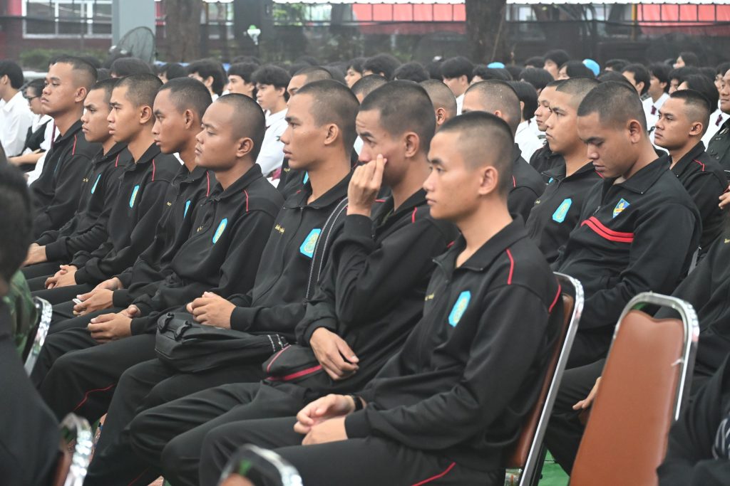 พลโท บุญสิน พาดกลาง บรรยายพิเศษและเสวนา หัวข้อ "เยาวชนไทยร่วมใจรักชาติ รักแผ่นดินและปลูกจิตสำนึก ด้านคุณธรรม จริยธรรม ความโปร่งใส เพื่อความมั่นคงของชาติ"